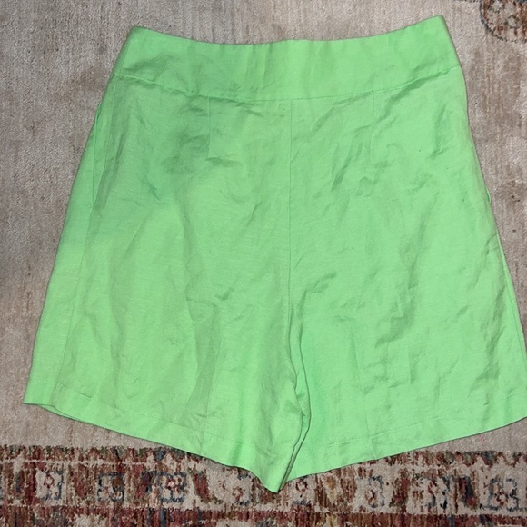 NWOT WOMENS PRIMARK SHORTS WITH CLASP AND BUTTON SIZE 6 - Picture 2 of 4